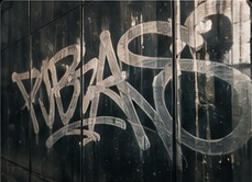 Graffiti na skleněné ploše